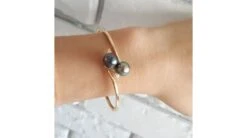 Bracelet Jonc Rigide Or Jaune - Diamants Pavés - 2 Perles De Tahiti -Maria || Simplicity Soldes 01 65 2