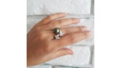 Bague Papillons Gracieux - Perle De Tahiti - Or Blanc, Diamants 16 Bague Papillons Gracieux - Perle De Tahiti - Or Blanc, Diamants -Maria || Simplicity Soldes 02 150