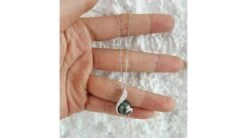 Pendentif Seal - Perle De Tahiti En Écrin D'Or Blanc Et Diamants 11 Pendentif Seal - Perle De Tahiti En Écrin D'Or Blanc Et Diamants -Maria || Simplicity Soldes 02 98