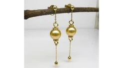 Pendants D'oreilles. Chainettes Or Jaune, Perles D'Australie Dorée Et Diamants 11 Pendants D'oreilles. Chainettes Or Jaune, Perles D'Australie Dorée Et Diamants -Maria || Simplicity Soldes 03 42