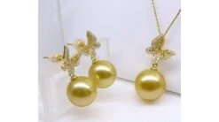 Pendentif Papillon Or Jaune. Perle D'Australie Dorée. Diamants -Maria || Simplicity Soldes 03 45