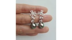 Boucles Oreilles Or Blanc - Perles De Tahiti - Diamants - Composition Florale -Maria || Simplicity Soldes 04 31 1