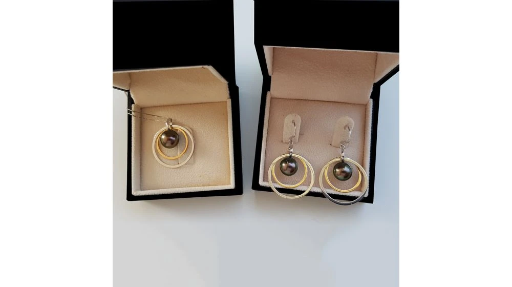 Pendentif 2 Anneaux Superposés - Perle De Tahiti - Or Jaune Et Blanc 4 Pendentif 2 Anneaux Superposés - Perle De Tahiti - Or Jaune Et Blanc – Image 4