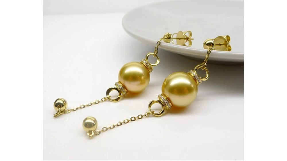 Pendants D'oreilles. Chainettes Or Jaune, Perles D'Australie Dorée Et Diamants 6 Pendants D'oreilles. Chainettes Or Jaune, Perles D'Australie Dorée Et Diamants – Image 6