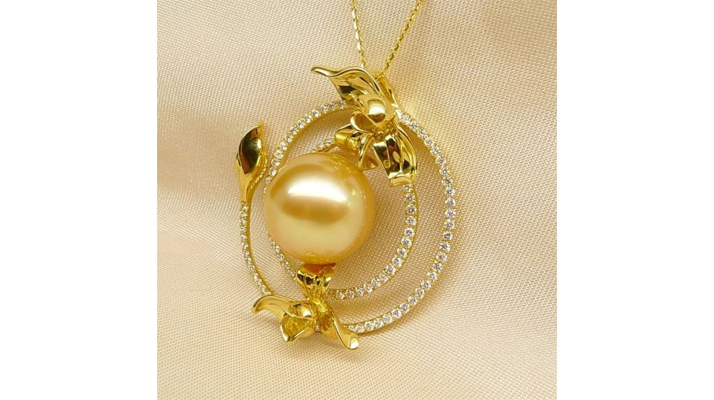 Pendentif Orchidée Sauvage - Perle Dorée Des Mers Du Sud 6 Pendentif Orchidée Sauvage - Perle Dorée Des Mers Du Sud – Image 6