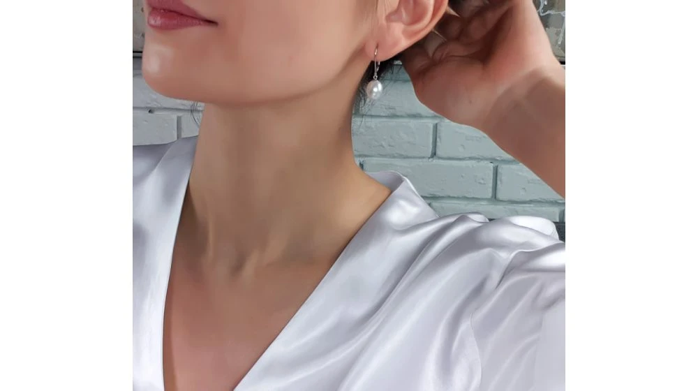 Boucles Oreilles Or Blanc - Dormeuse Perle Blanche Chine - 8.5/9mm 2 Boucles Oreilles Or Blanc - Dormeuse Perle Blanche Chine - 8.5/9mm – Image 2