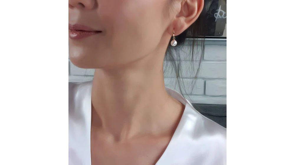 Boucles Oreilles Crochets Or Jaune Et Perles Akoya Blanches - 7/7.5mm 2 Boucles Oreilles Crochets Or Jaune Et Perles Akoya Blanches - 7/7.5mm – Image 2