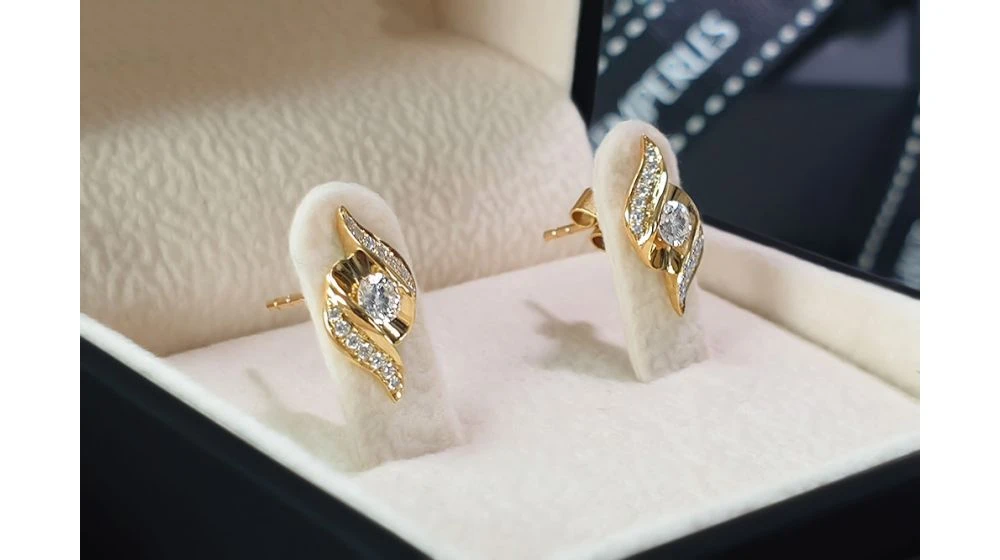 Maria Boucles D'oreilles Pendantes. Or Jaune Diamants. Carat Personnalisable 3 Maria Boucles D'oreilles Pendantes. Or Jaune Diamants. Carat Personnalisable – Image 3