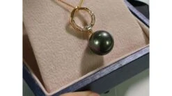 Pendentif Circle - Perle Tahiti Noire, Bleue Verte - Or Jaune, Diamants -Maria || Simplicity Soldes 20210308 163320