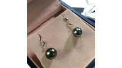 Pendants Contemporains - Perles De Tahiti Noires, Bleues - Or Blanc 6 Pendants Contemporains - Perles De Tahiti Noires, Bleues - Or Blanc -Maria || Simplicity Soldes 20211130 161913