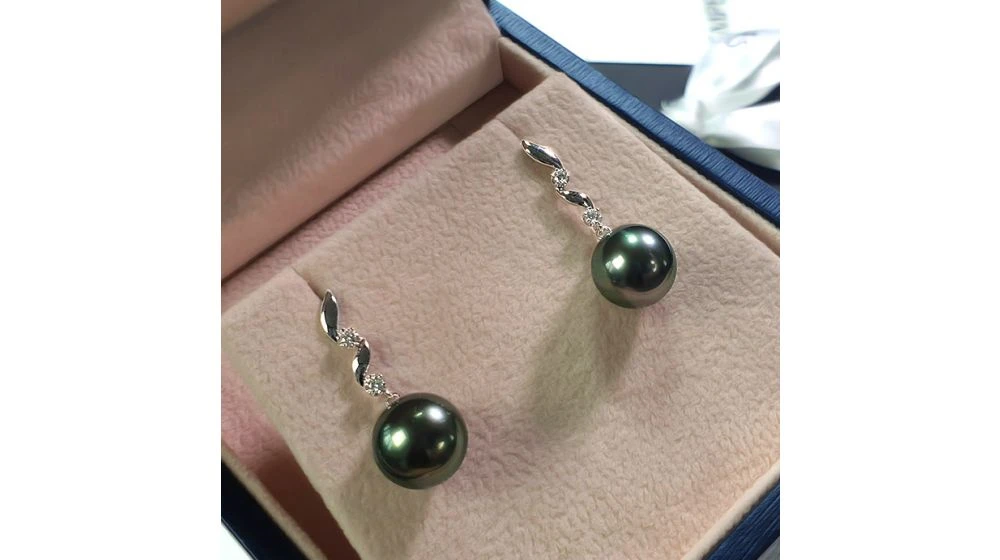 Pendants Contemporains - Perles De Tahiti Noires, Bleues - Or Blanc 3 Pendants Contemporains - Perles De Tahiti Noires, Bleues - Or Blanc – Image 3