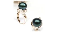Bague Tuamotu - Perle De Tahiti Noire émeraude - Or Jaune, Diamants 9 Bague Tuamotu - Perle De Tahiti Noire émeraude - Or Jaune, Diamants -Maria || Simplicity Soldes UpFiles Image 2008 08 14 633543461166415515 2