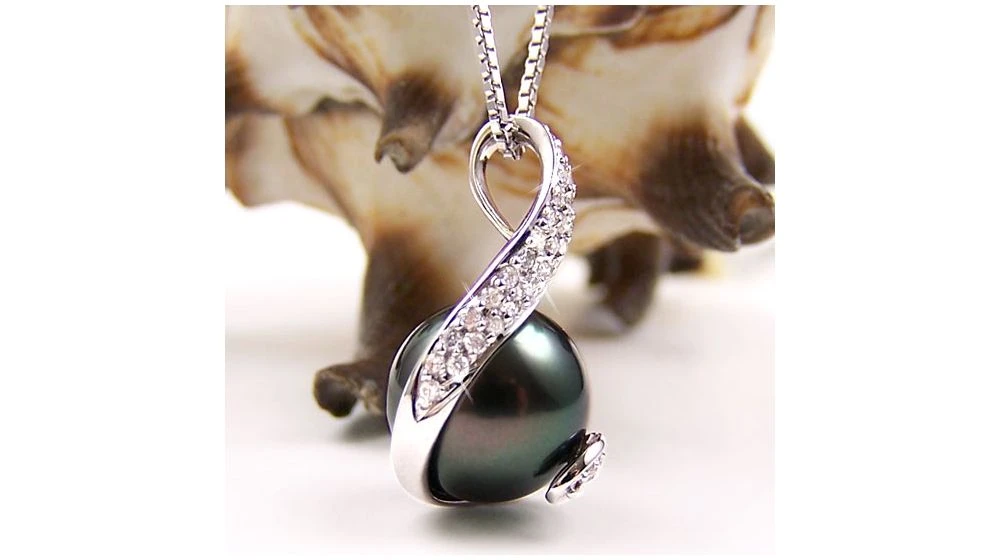 Pendentif Seal - Perle De Tahiti En Écrin D'Or Blanc Et Diamants 4 Pendentif Seal - Perle De Tahiti En Écrin D'Or Blanc Et Diamants – Image 4