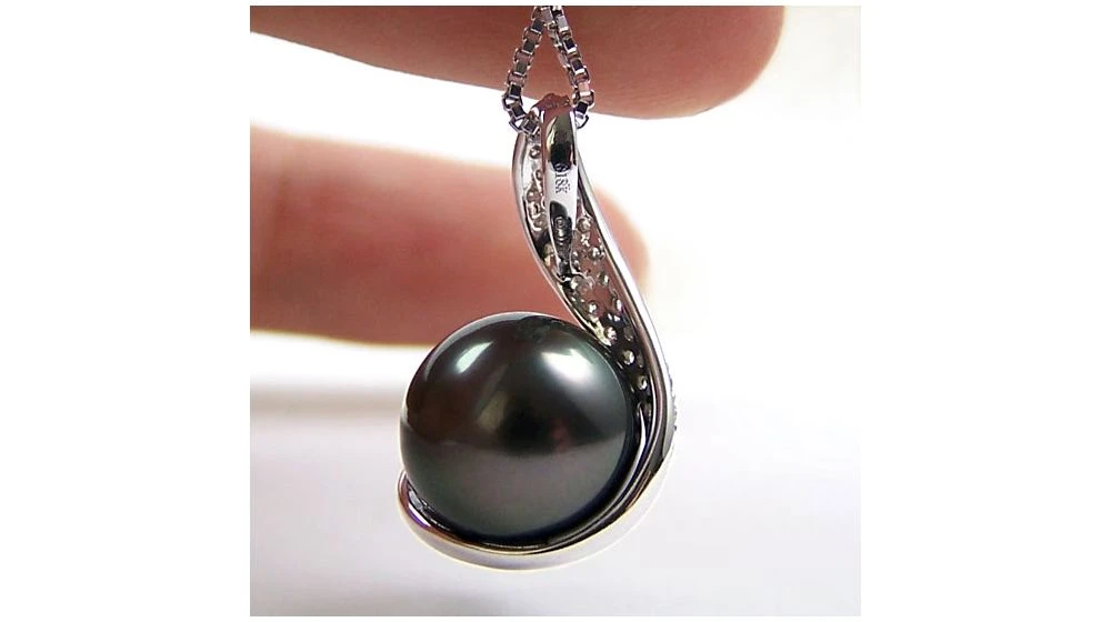 Pendentif Seal - Perle De Tahiti En Écrin D'Or Blanc Et Diamants 6 Pendentif Seal - Perle De Tahiti En Écrin D'Or Blanc Et Diamants – Image 6