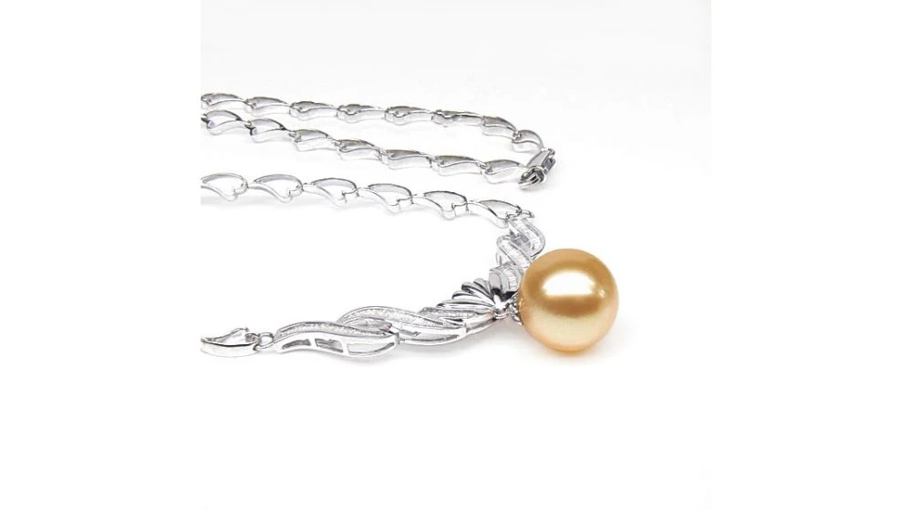 Collier Or Blanc Maille Coeur Et Diamants - Perle Australie Dorée 3 Collier Or Blanc Maille Coeur Et Diamants - Perle Australie Dorée – Image 3