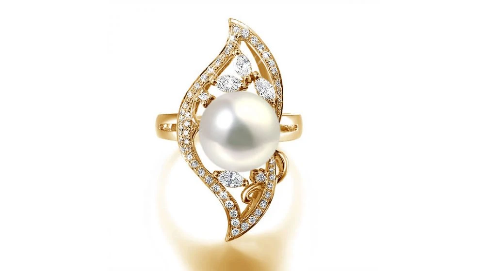 Bague Végétale Or Jaune - Perle Eau Douce Blanche De Culture, Diamants 2 Bague Végétale Or Jaune - Perle Eau Douce Blanche De Culture, Diamants – Image 2