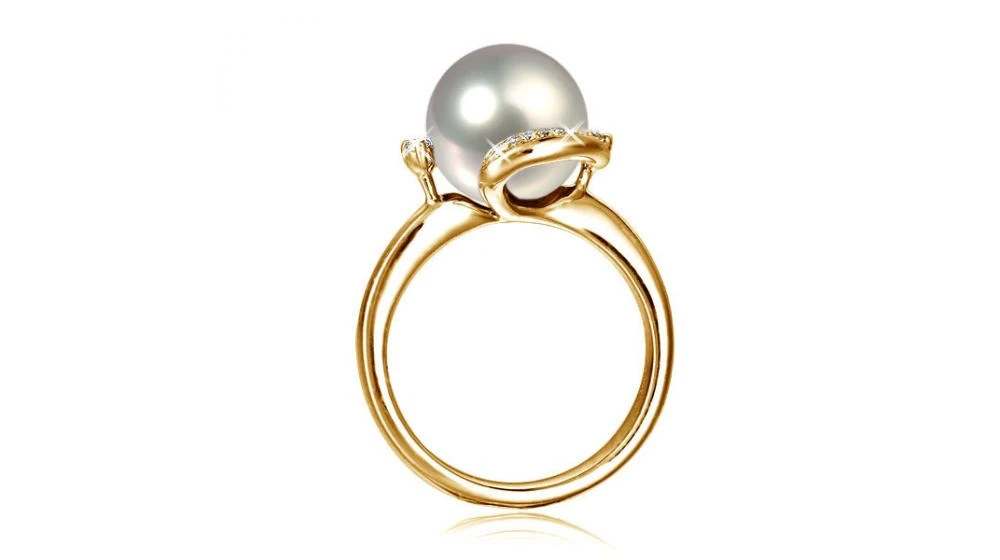 Bague Voluptueuse Or Jaune Et Perle De Culture Blanche - Diamant Pavé 3 Bague Voluptueuse Or Jaune Et Perle De Culture Blanche - Diamant Pavé – Image 3