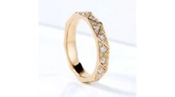 Alliance Triangulaire En Or Jaune 18 Carats - Lumière Éternelle