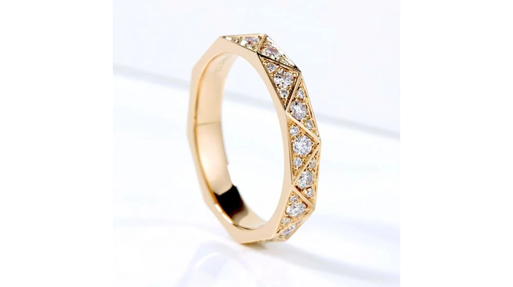 Alliance Triangulaire En Or Jaune 18 Carats - Lumière Éternelle 1 Alliance Triangulaire En Or Jaune 18 Carats - Lumière Éternelle