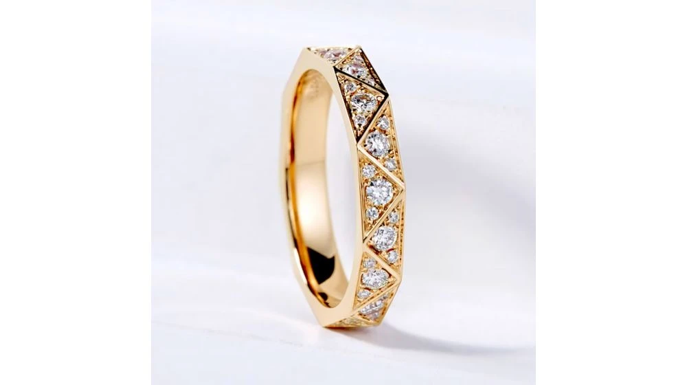 Alliance Triangulaire En Or Jaune 18 Carats - Lumière Éternelle 2 Alliance Triangulaire En Or Jaune 18 Carats - Lumière Éternelle – Image 2