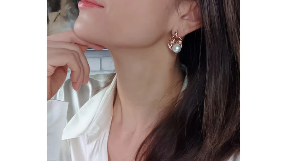 Boucles D'oreilles Fleurs De Pêcher - Perles D'Australie Blanches 2 Boucles D'oreilles Fleurs De Pêcher - Perles D'Australie Blanches – Image 2