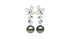 Boucles Oreilles Or Blanc - Perles De Tahiti - Diamants - Composition Florale