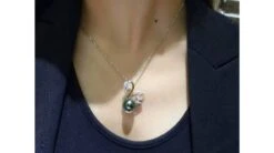 Pendentif Cygne - Perle De Tahiti - Or Blanc, Diamants, Saphir Rose -Maria || Simplicity Soldes mmexport1452440241152