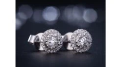 Boucles Oreilles Puces Pavées. Diamants 0.80ct Fleurs. Or Blanc 18cts -Maria || Simplicity Soldes owd032 3 1
