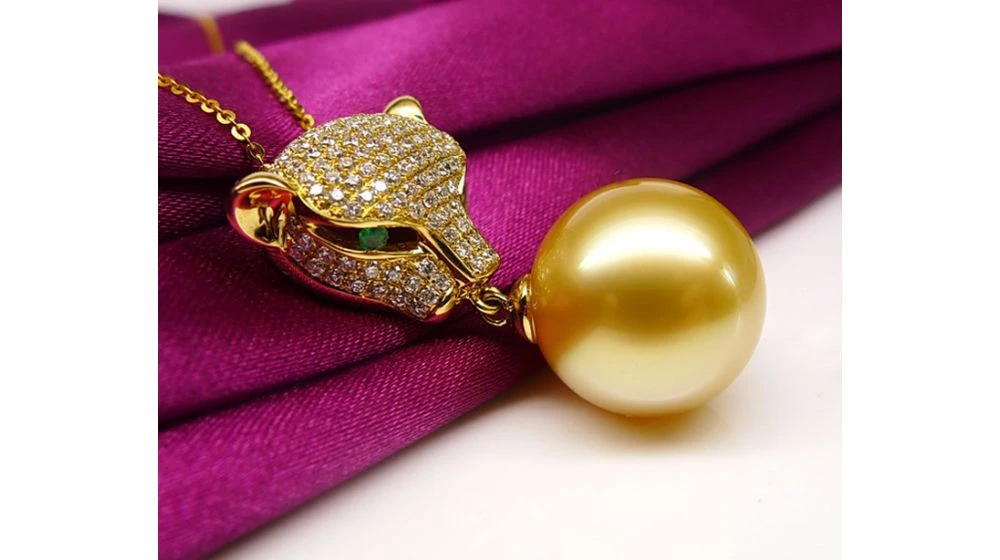 Pendentif Panthère Perle D'Australie Dorée. Or Jaune Et Diamants 5 Pendentif Panthère Perle D'Australie Dorée. Or Jaune Et Diamants – Image 5