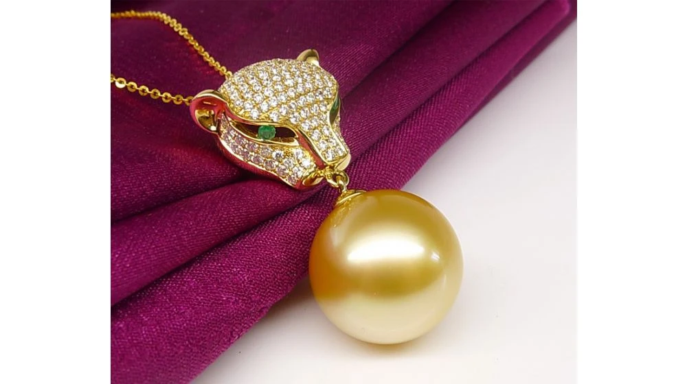 Pendentif Panthère Perle D'Australie Dorée. Or Jaune Et Diamants 7 Pendentif Panthère Perle D'Australie Dorée. Or Jaune Et Diamants – Image 7