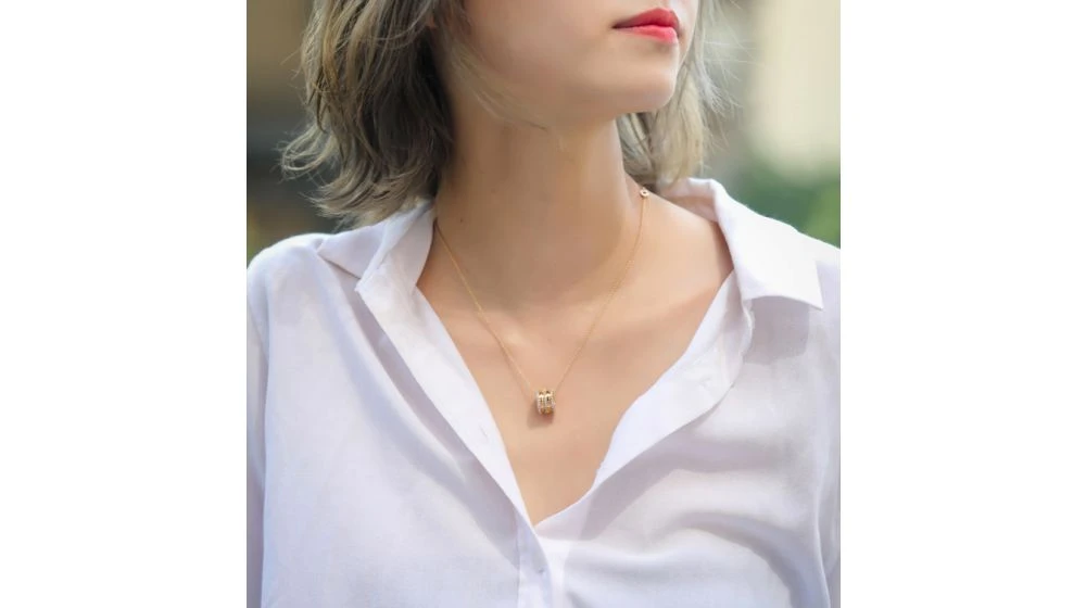 Pendentif Mon Chou. Cylindre Or Jaune Et Diamants 2 Pendentif Mon Chou. Cylindre Or Jaune Et Diamants – Image 2