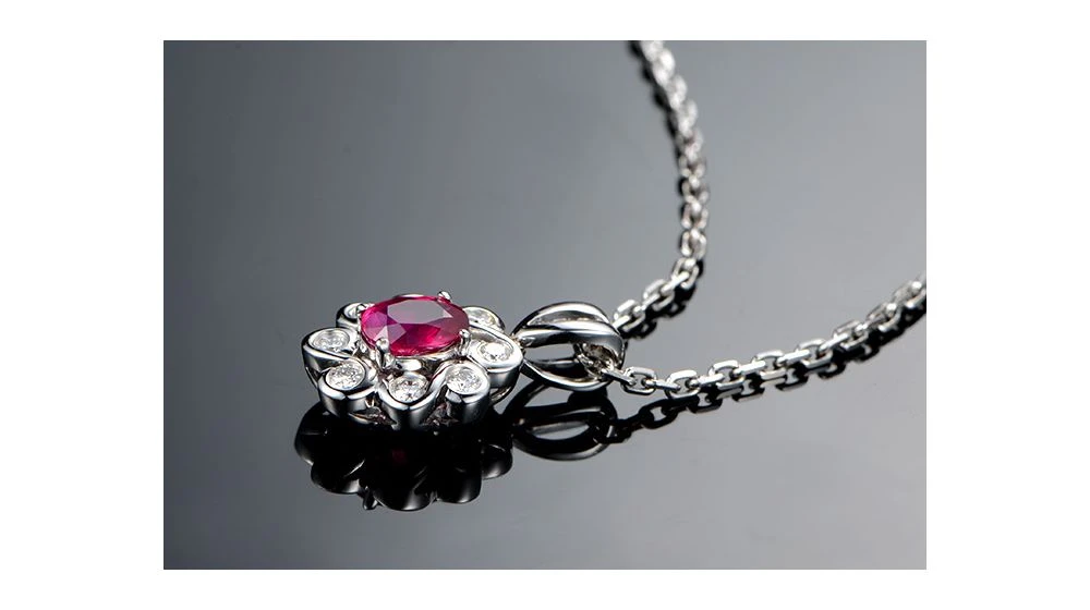 Pendentif Fleur Rubis Diamant En Or Blanc 2 Pendentif Fleur Rubis Diamant En Or Blanc – Image 2