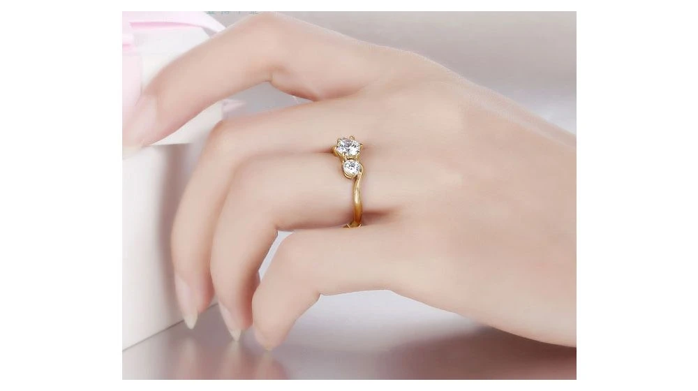 Solitaire Trilogie Or Jaune - Bague De Fiançaille 3 Diamants | Trilogie 8 Solitaire Trilogie Or Jaune - Bague De Fiançaille 3 Diamants | Trilogie – Image 8