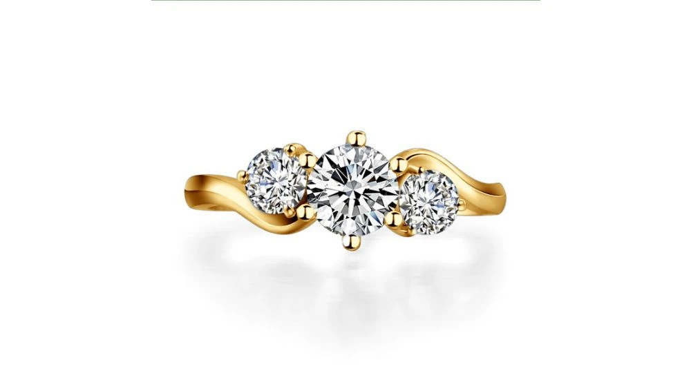 Solitaire Trilogie Or Jaune - Bague De Fiançaille 3 Diamants | Trilogie 3 Solitaire Trilogie Or Jaune - Bague De Fiançaille 3 Diamants | Trilogie – Image 3