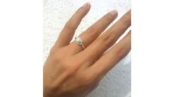 Bague Solitaire Gracieuse Majesté - Or Jaune & Diamants Enroulés | Gemperles 12 Bague Solitaire Gracieuse Majesté - Or Jaune & Diamants Enroulés | Gemperles -Maria || Simplicity Soldes sdw035 4 1